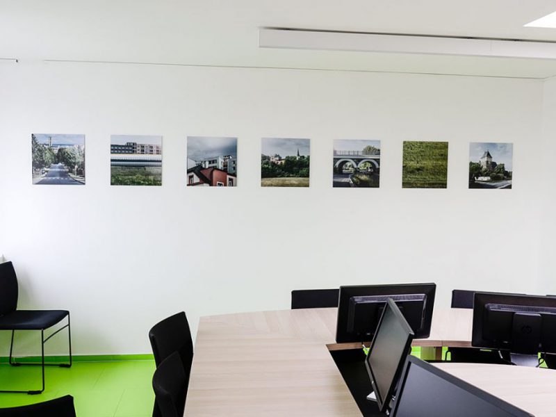 firemní vlastní fotka na zeď deska s potiskem - reklamix Praha Karlín